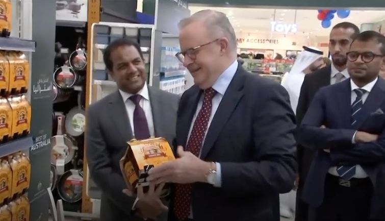 Albo on UAE trip with Aussie products, Lulu Hypermarket, video screenshot