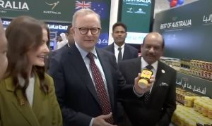 Anthony Albanese with Australian products in UAE, video screenshot